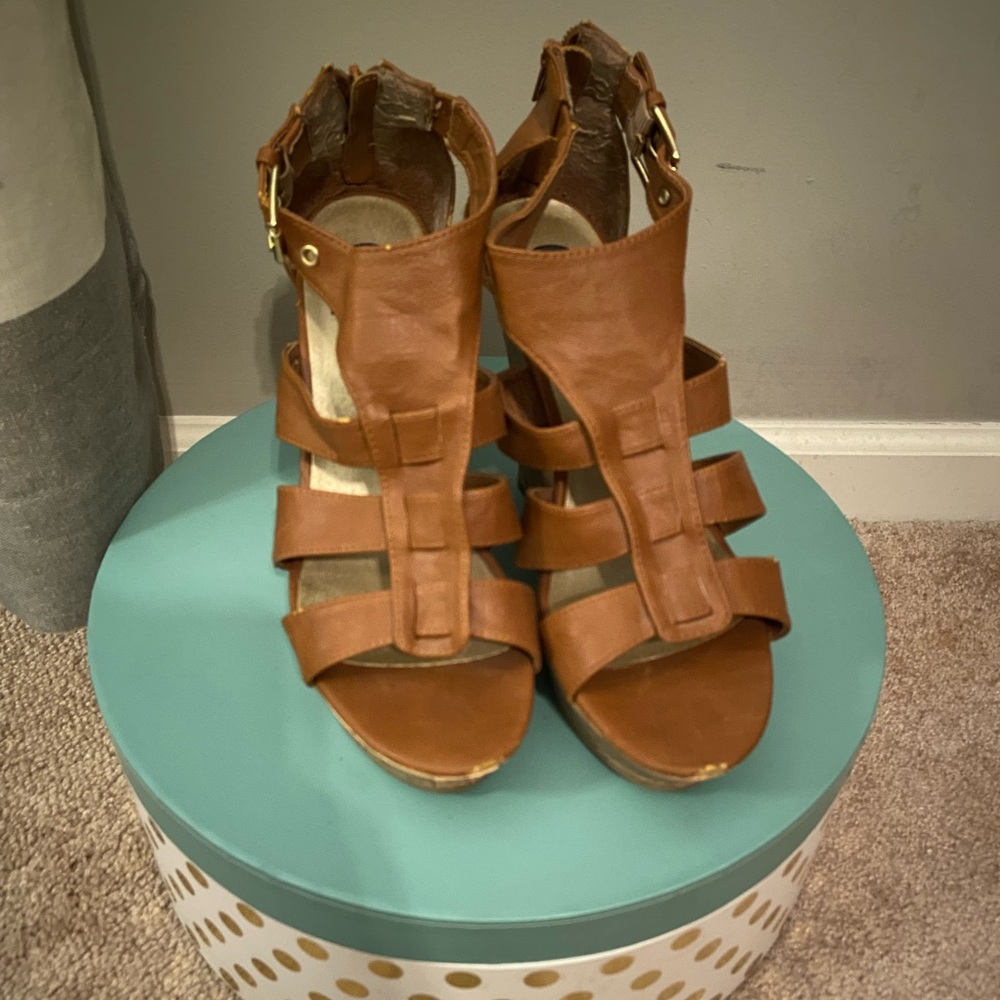 Guess Wedge Sandals/Size 10/ Tan